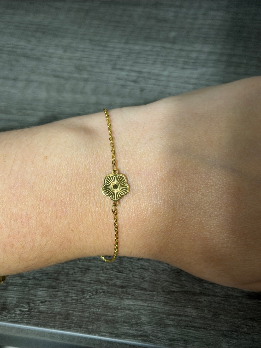 Gold plated stainless steel dainty flower bracelet